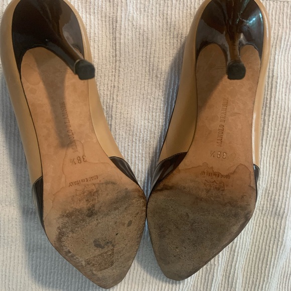 Manolo Blahnik pumps. Size 38.5 EU. Nude with patent leather trim. - Picture 4 of 5